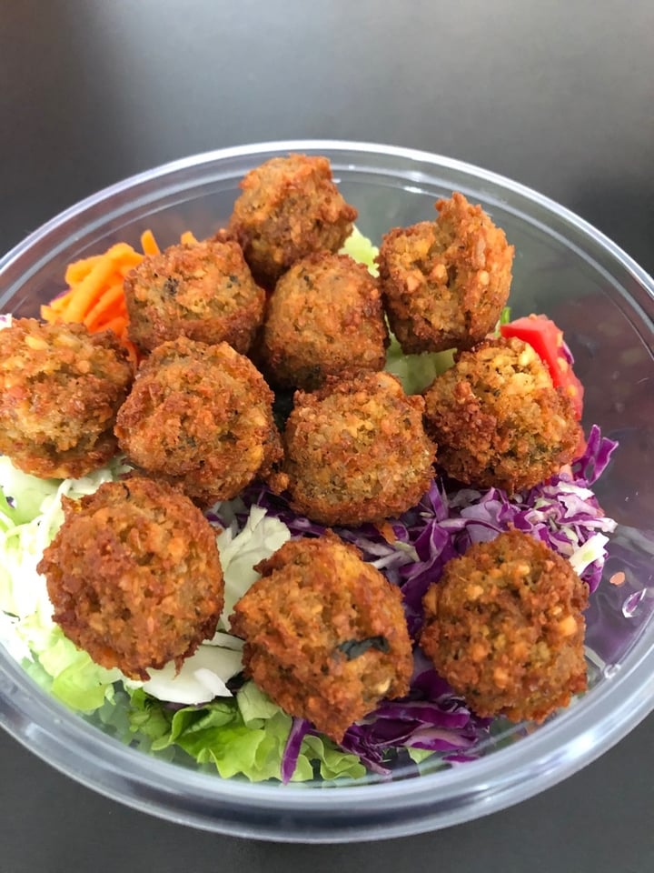 review photo of Veggie Medio Oriente Falafel shared by @veyrona on 22 Apr 2020 - review