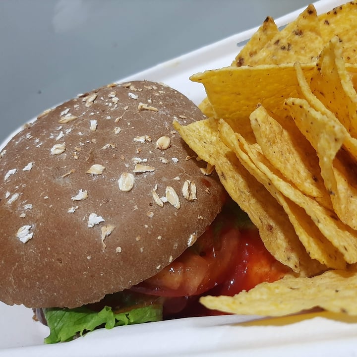 photo of Distrito Vegano Kentucky burger shared by @madridvegano on  11 Sep 2020 - review