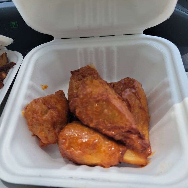 photo of Plantology Vegan Buffalo Wings shared by @kierstenb on  21 Aug 2021 - review