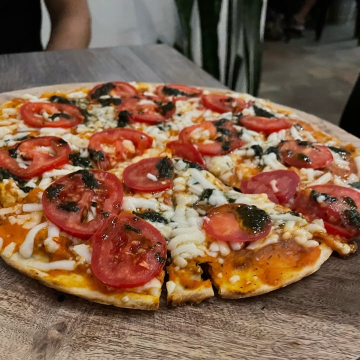 photo of La Matatena Pizzeria Custom Vegan Pizza shared by @danielaqo on  02 Nov 2022 - review