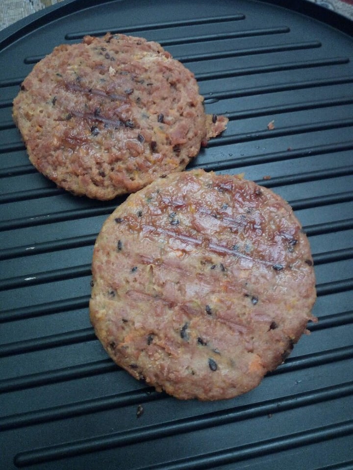 review photo of Good & Green Plant-based speck flavoured burgers shared by @itsmichelakalos on 16 Mar 2020 - review