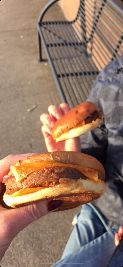 review photo of Deli de Luca Markens Vegan Cheese Burger shared by @marieoye on 12 Jan 2020 - review