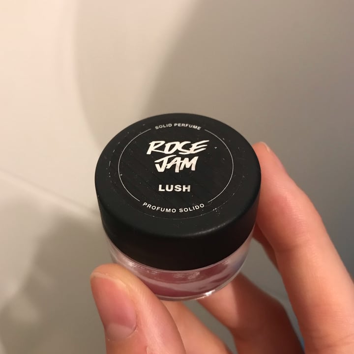review photo of LUSH Fresh Handmade Cosmetics Rose Jam profumo solido shared by @saraze on 25 Mar 2022 - review