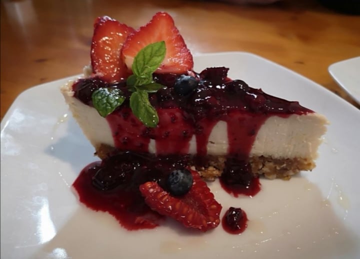 review photo of Restaurante Hicuri Art Vegan Tarta de queso ,con frutos rojos shared by @martavegan on 25 Nov 2019 - review
