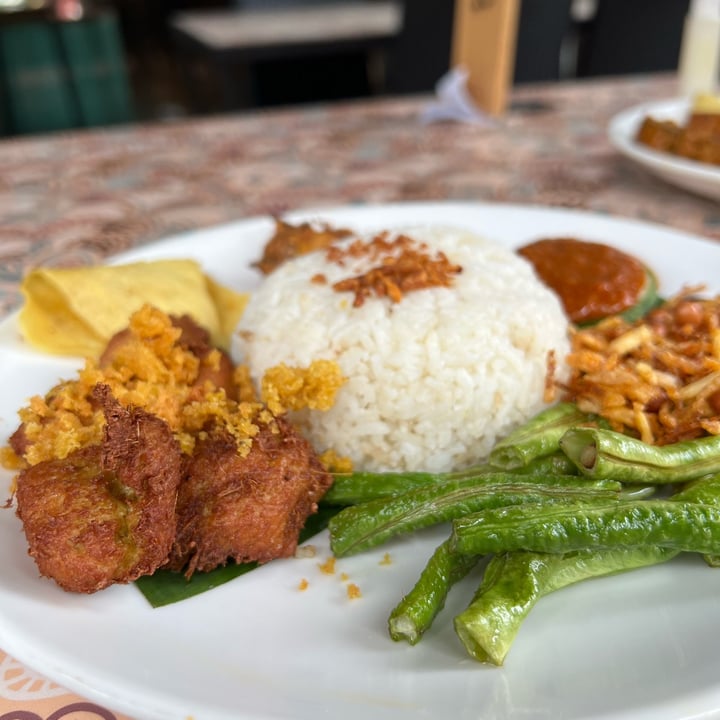 photo of Warung Ijo Nasi Lemak Fried Chicken shared by @qmh on  21 Aug 2022 - review