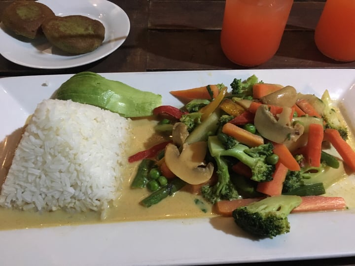 photo of Banana's Adventure - Huacachina Thai Veggie Curry shared by @theveggienomad on  26 Aug 2018 - review