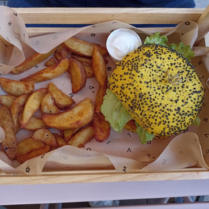 review photo of Flower Burger Roma Funky Cecio shared by @annafanella on 26 Apr 2022 - review