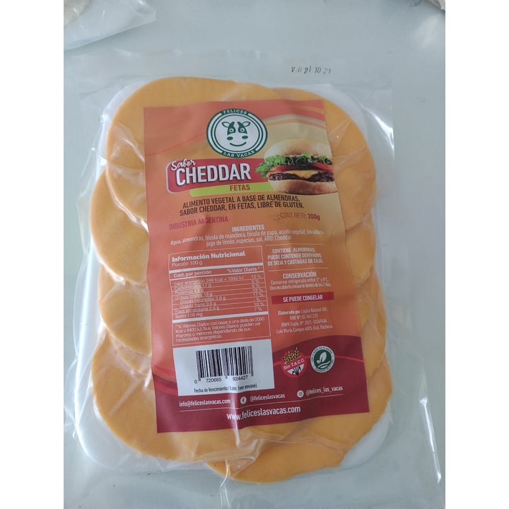 photo of Felices Las Vacas Queso Cheddar en Fetas shared by @mailenn on  17 Aug 2021 - review