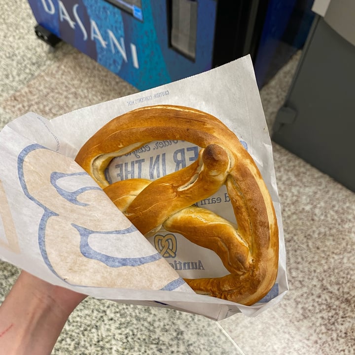 photo of Auntie Anne's Pretzel, No Butter shared by @oddish on  17 May 2022 - review