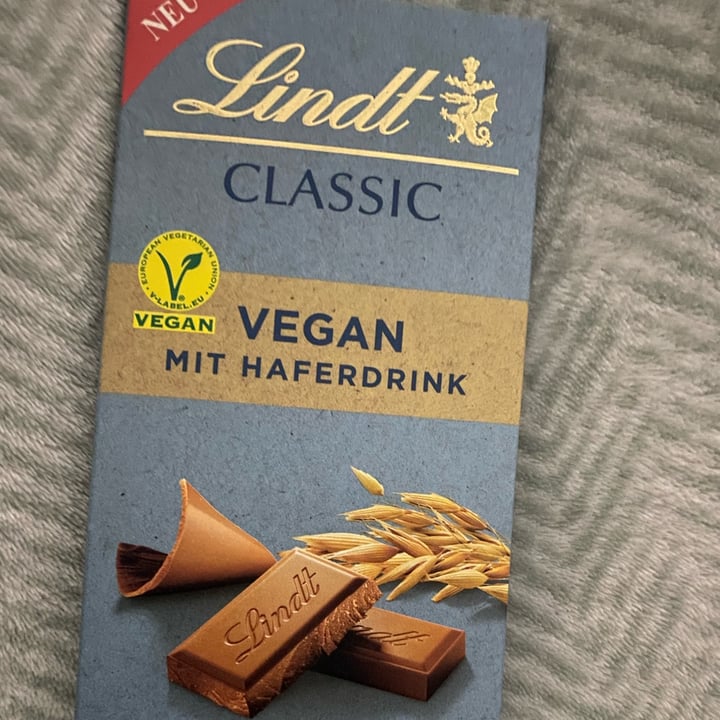photo of Lindt Classic Vegan Mit Haferdrink shared by @holasoymylk on  03 Oct 2021 - review