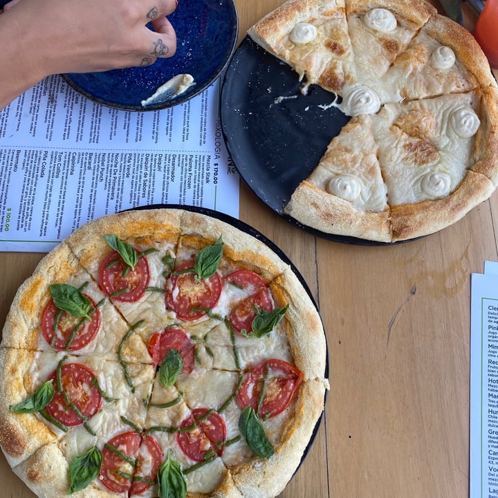 photo of Vegan Inc. Puerto Vallarta Pizza Margarita Con Pesto shared by @majesticvegan on  26 May 2021 - review