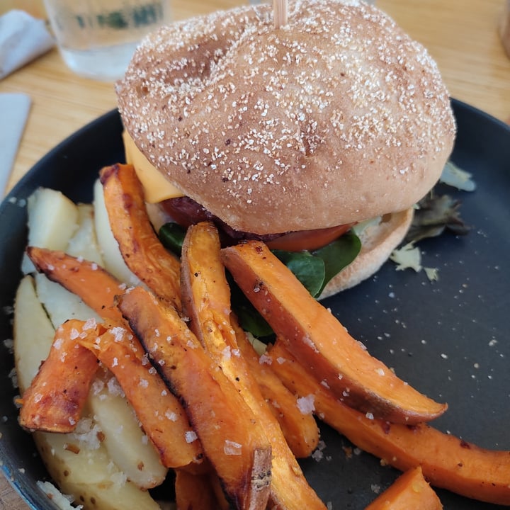 photo of Sama Sama Veggie Burger Sama Sama shared by @jordimarta on  06 Jun 2022 - review
