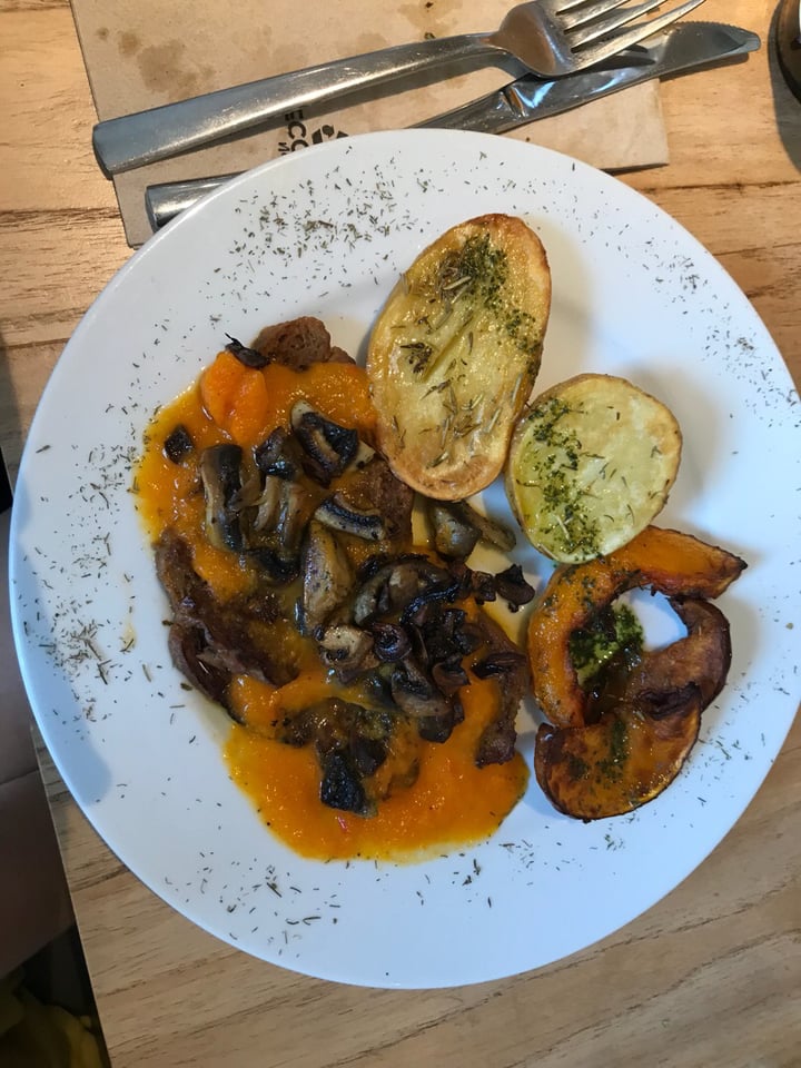 photo of Restaurante Alive Fricandó de Seitan shared by @veganxex on  06 Jul 2019 - review
