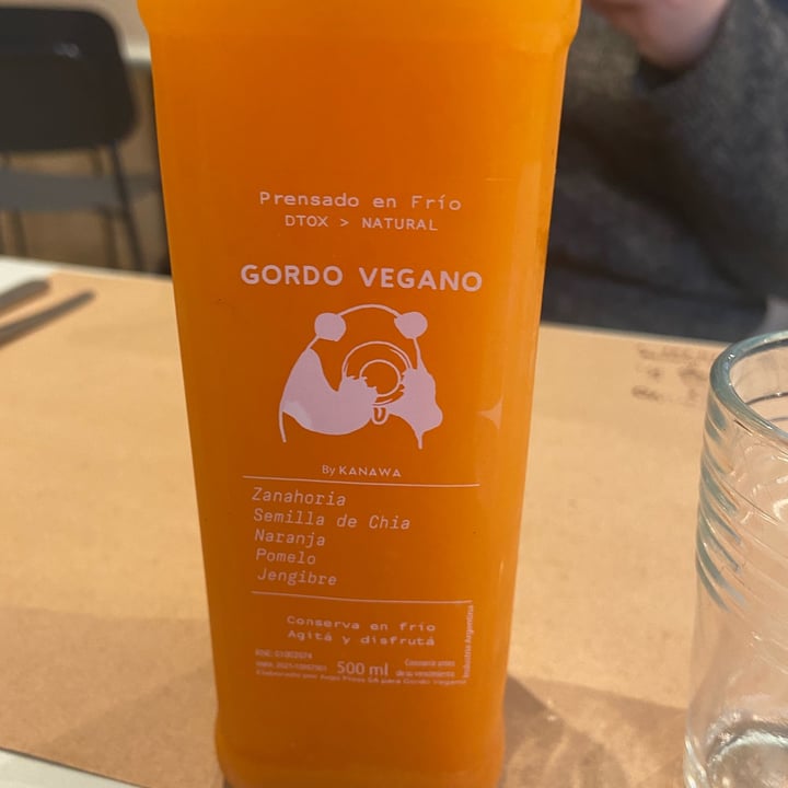 photo of Gordo vegano Jugo De Naranja, Pomelo, Frutilla, Pimienta Rosa y sal del Himalaya shared by @chocotorta on  19 Sep 2022 - review