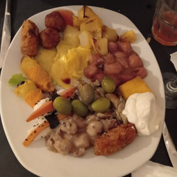 photo of Ops! Piatto misto - buffet shared by @vegangiorgy on  01 Jan 2022 - review