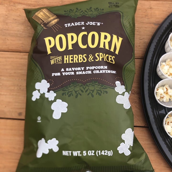 photo of Trader Joe's Popcorn with herbs and spices shared by @rilesmurph on  15 May 2021 - review