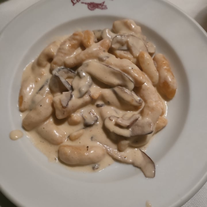 photo of La Colubrina Gnocchi Di Zucca Con Crema Al Cocco E Funghi Shitake shared by @karpazian on  29 Nov 2022 - review