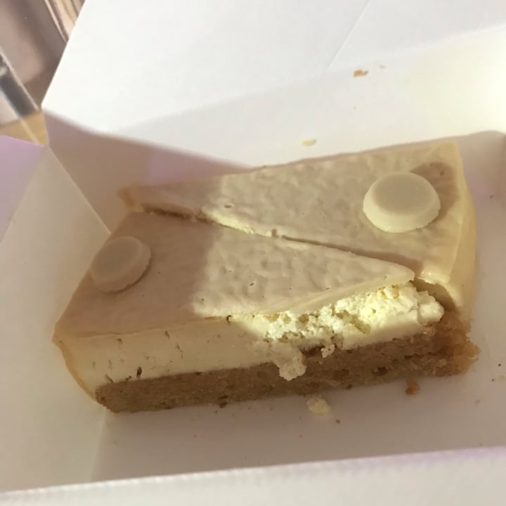 photo of Freedom Cakes Tarta White chocolat shared by @irequinzel on  28 Jun 2022 - review