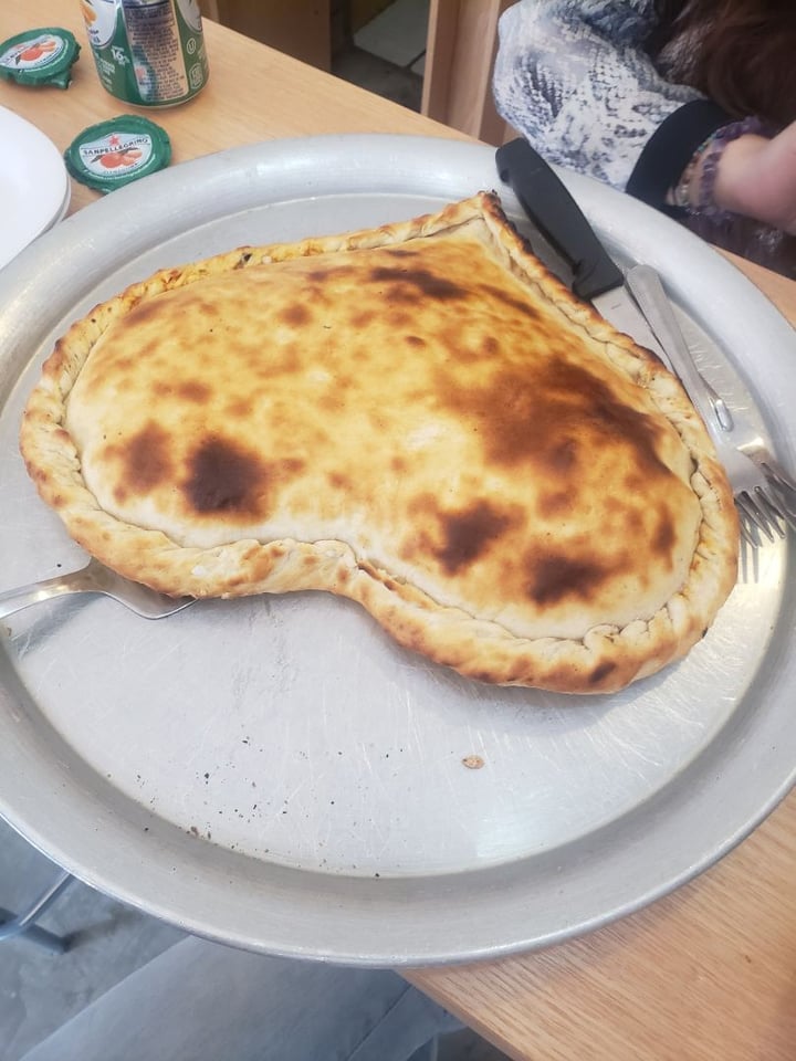 photo of Veggino's Pizza Calzone shared by @yoliihna on  02 Mar 2020 - review