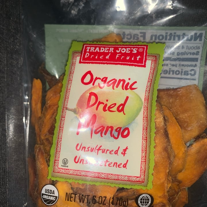 review photo of Trader Joe’s dried mango Dried Mango shared by @prettybbzia on 06 Apr 2022 - review