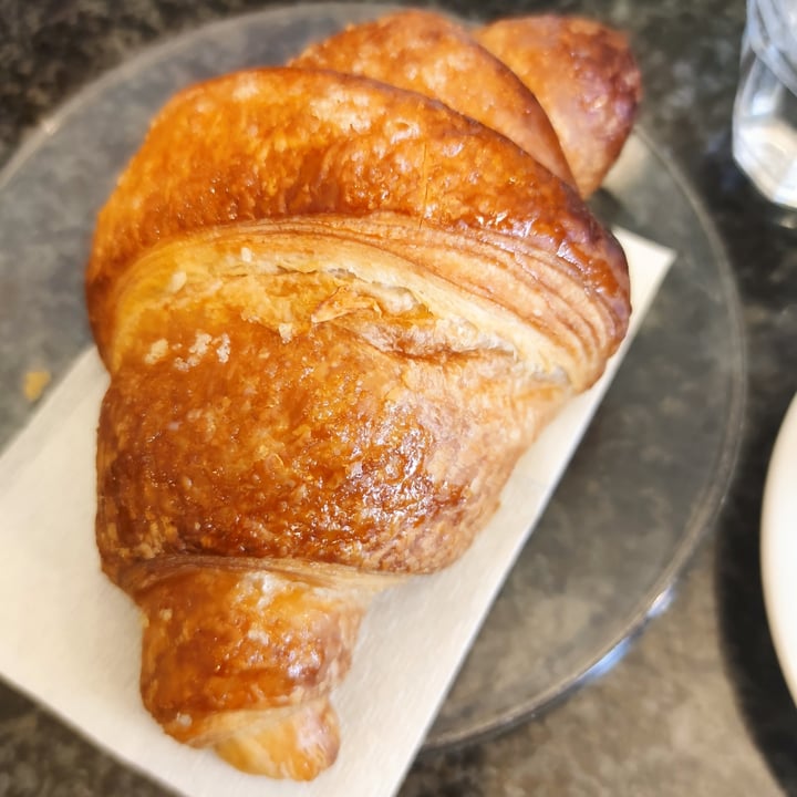 photo of Cafè Lagrange Croissant vegano alla marmellata shared by @saracolli on  26 Apr 2022 - review