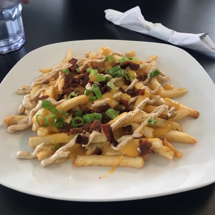 photo of 4th & State Loaded fries shared by @rachelsveganlife on  15 Sep 2021 - review