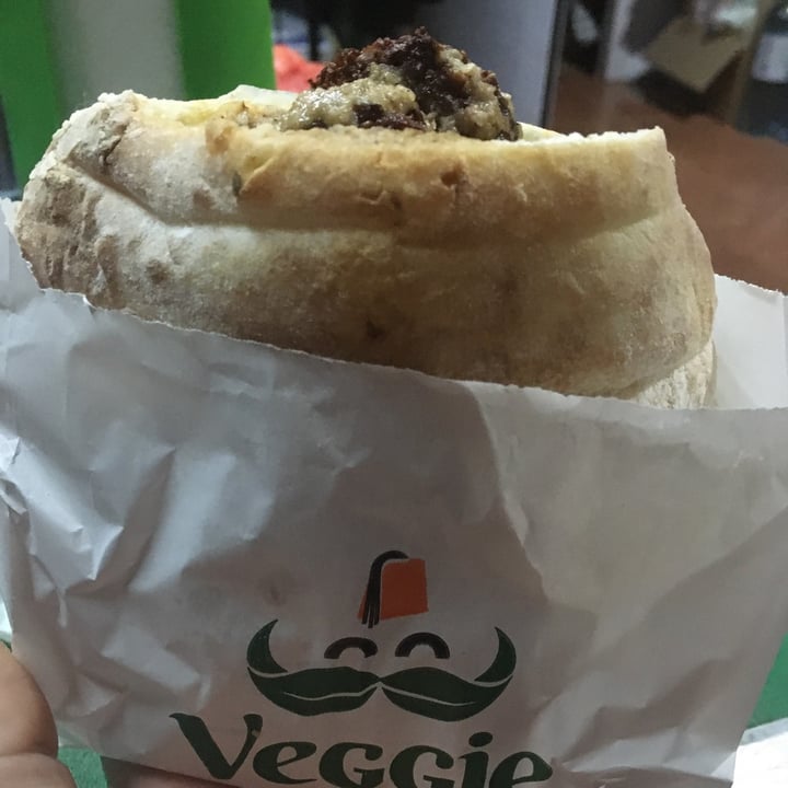 photo of Veggie Medio Oriente Falafel sandwich shared by @lauchis on  18 May 2020 - review