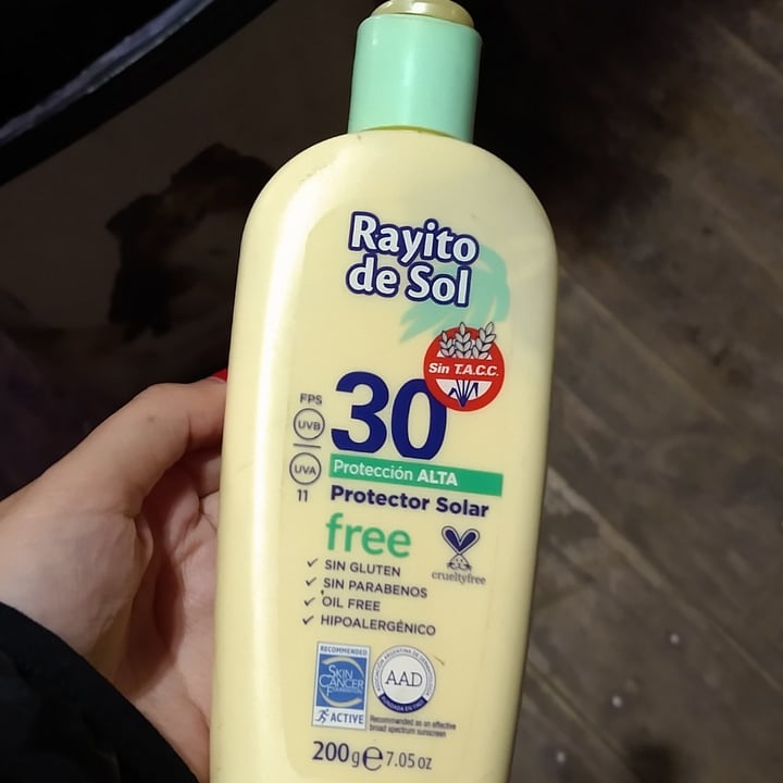 review photo of Rayito de Sol Bloqueador solar 30 shared by @ericavegana on 10 Apr 2021 - review