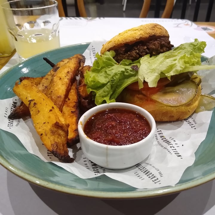 photo of Tea Connection Lomitas Madre Burga con papas shared by @morenoaye on  26 Feb 2021 - review