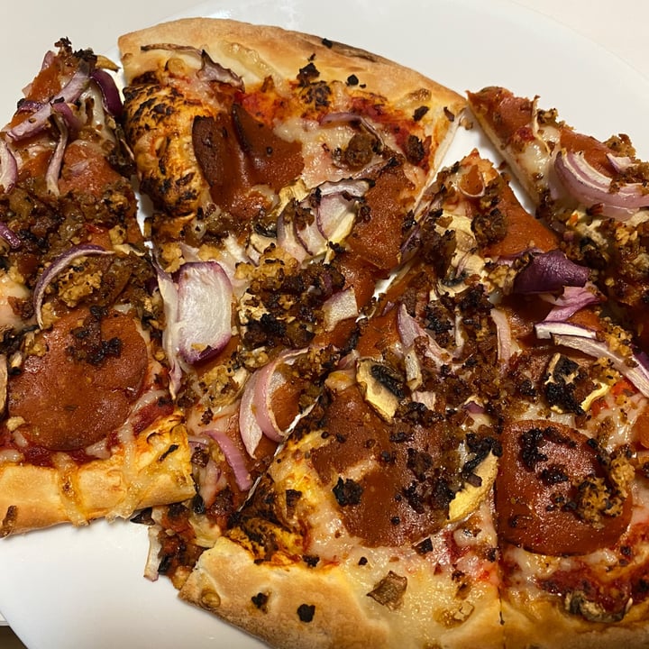 review photo of Delish Pizza Vegan Meatless Lovers Pizza shared by @greentofu402 on 11 Apr 2021 - review