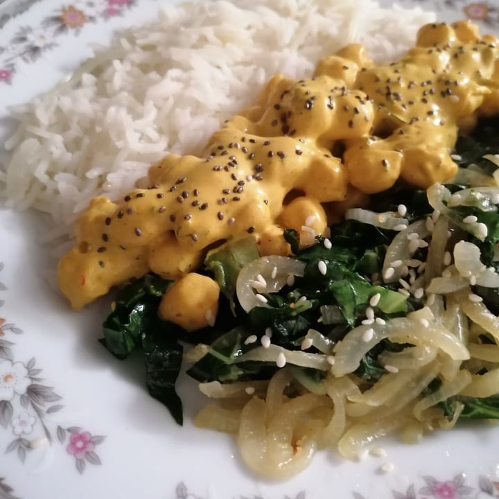 review photo of Marmitas caseiras vegan Caril de grĂŁo com couve salteada shared by @andreiia14 on 28 Apr 2021 - review