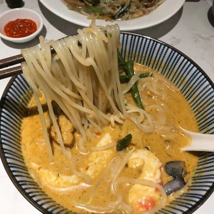review photo of Green on Earth Vegetarian Cafe Laksa shared by @mehmehrene on 29 Oct 2021 - review