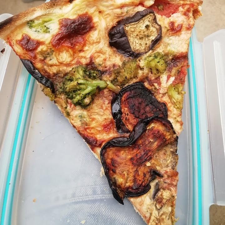 photo of Pizzería Dolomiti Pizza Arrabiata Vegana shared by @ecoilogic on  18 Jun 2022 - review