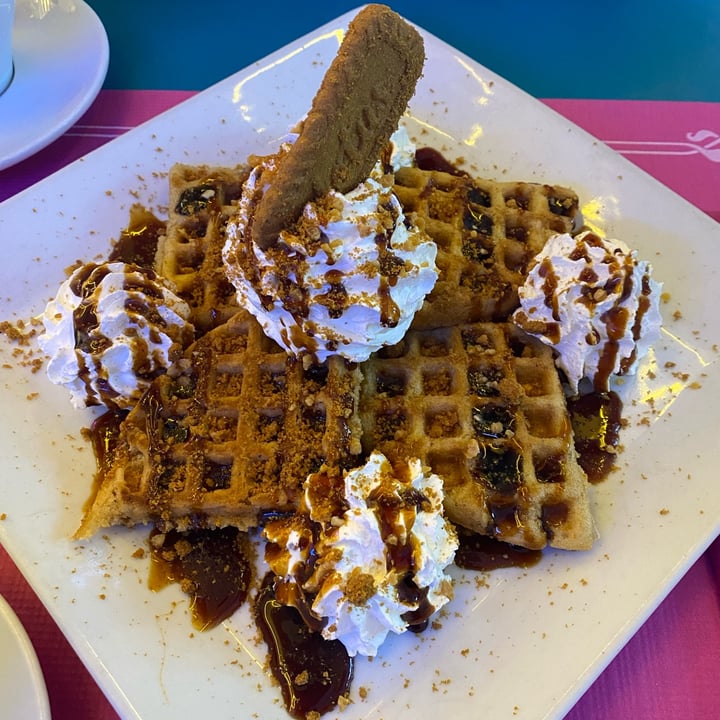 photo of Freedom Cakes Lotus & Caramel Waffle shared by @lauraperezz on  14 Feb 2022 - review