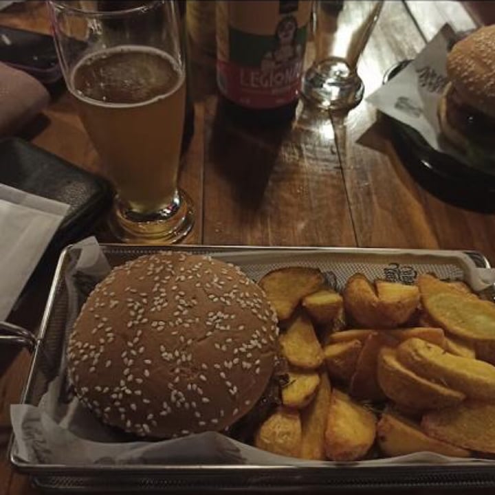 photo of We Can Veg It Vegan Cheeseburger shared by @wallacelopes on  23 Jul 2021 - review