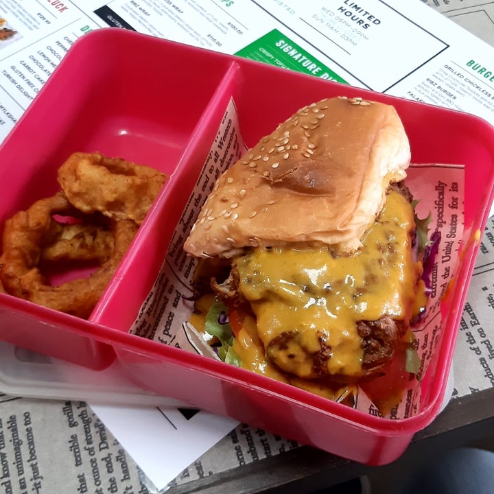 review photo of Vegan Streetfood Deli - Obs Chickless Katsu Burger shared by @janeimrie on 18 Sep 2022 - review