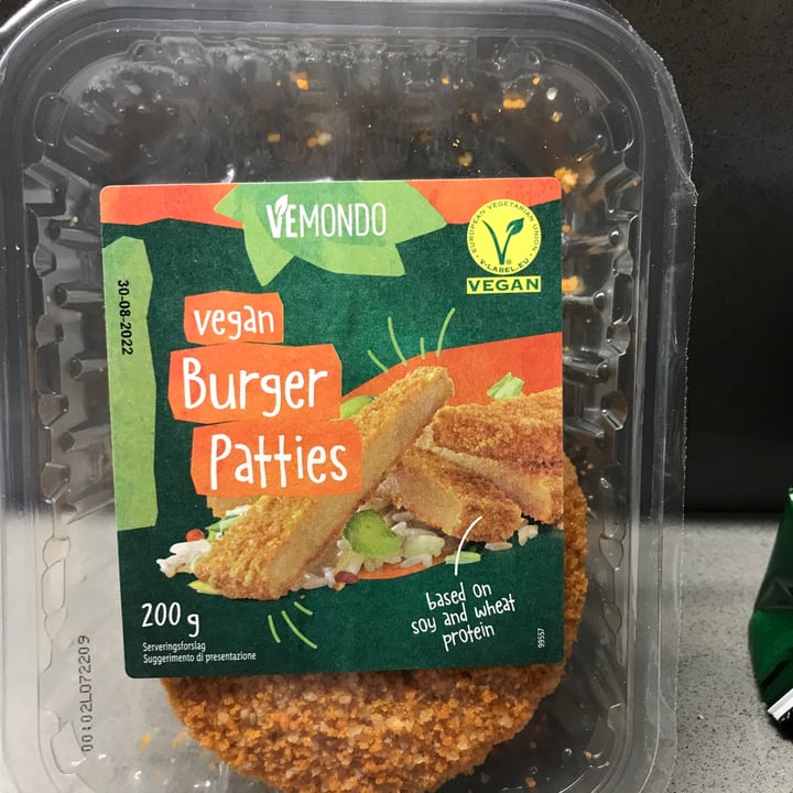 review photo of Vemondo Vegan Burger Patties shared by @apprendistavegana on 24 Aug 2022 - review