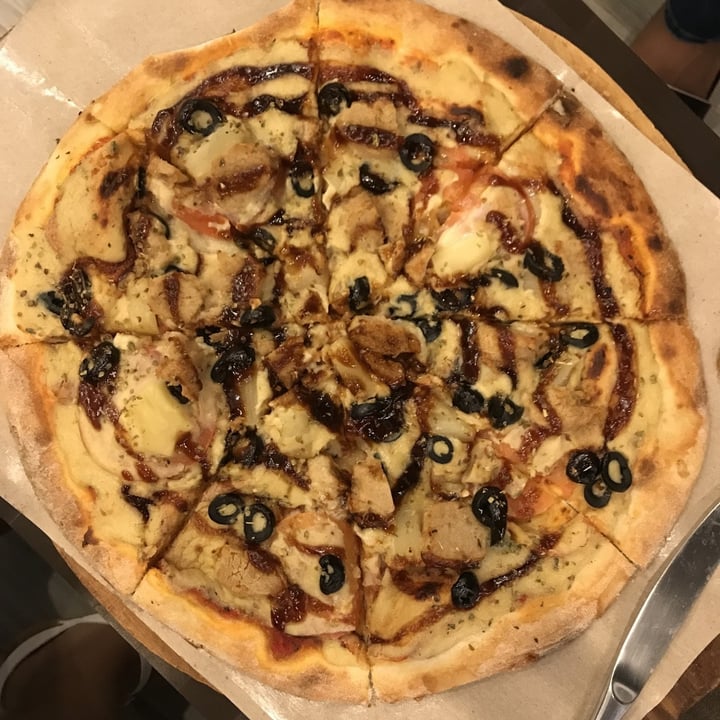 photo of WS Deli Experience Store Bbq Chicken Pizza shared by @flexivegan on  13 Dec 2019 - review