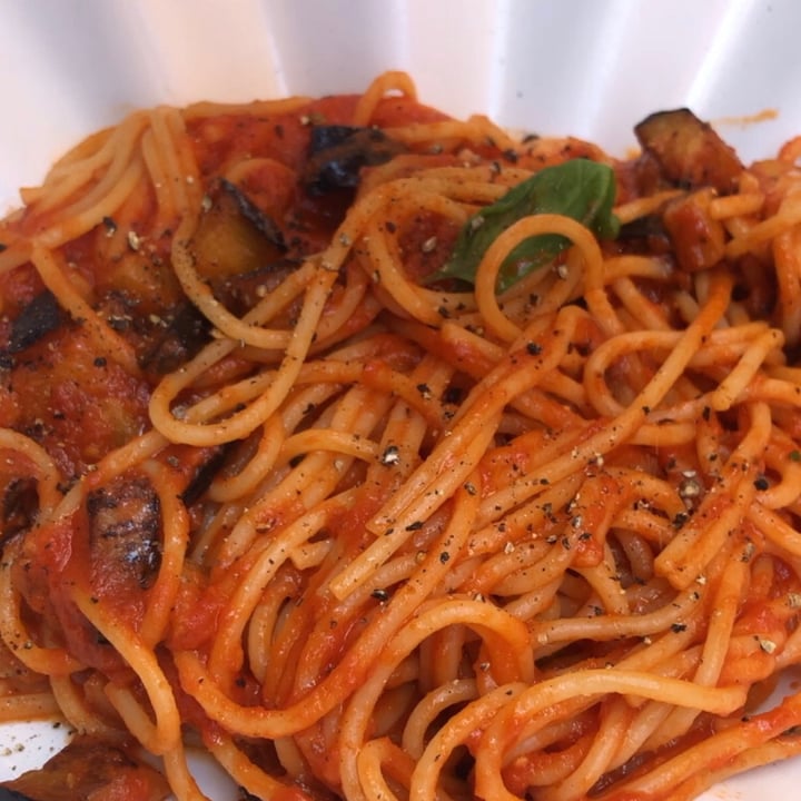 review photo of Hostaria de' Pastini Spaghetti Pomodoro E Melanzane shared by @paolaskaff on 28 Aug 2021 - review