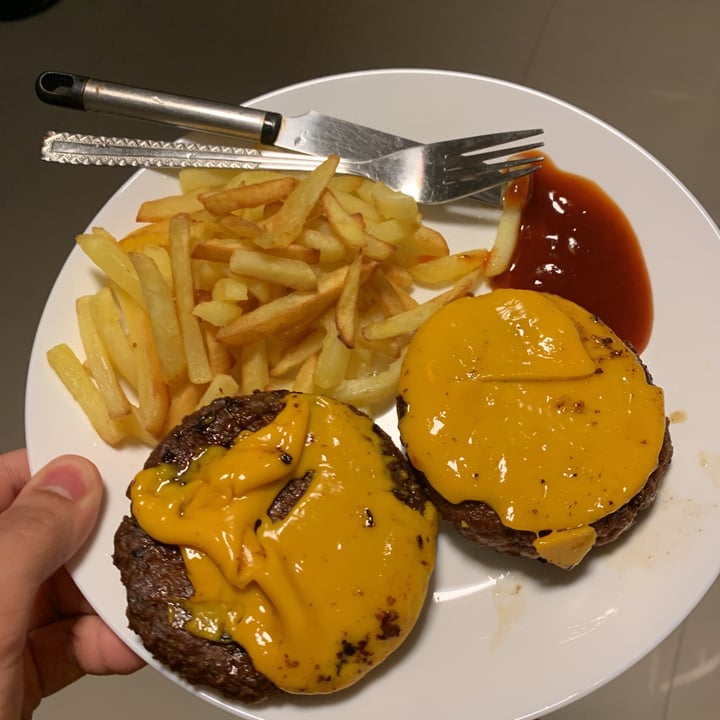 review photo of Daiya Cheddar Style Slices shared by @shadiae on 24 May 2020 - review