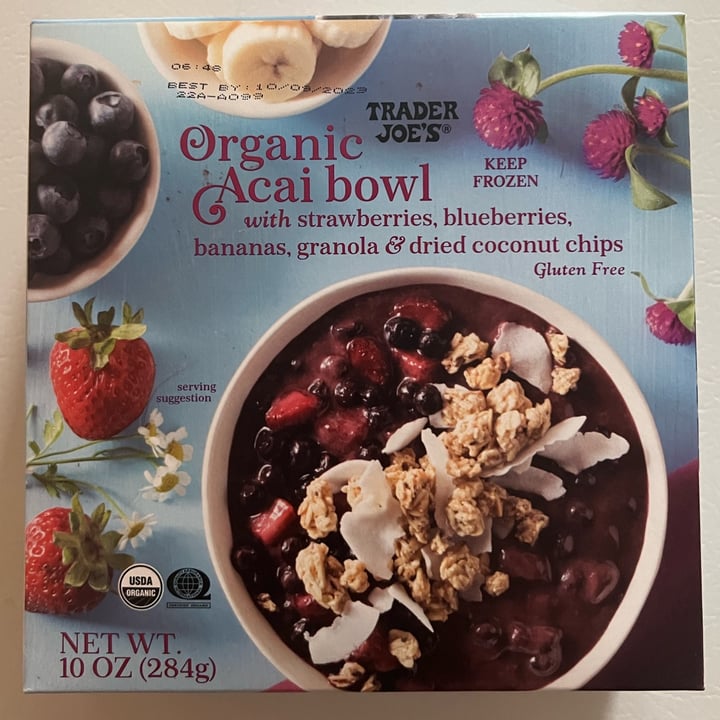 photo of Trader Joe's Organic açaí bowl shared by @camilawinters on  23 May 2022 - review