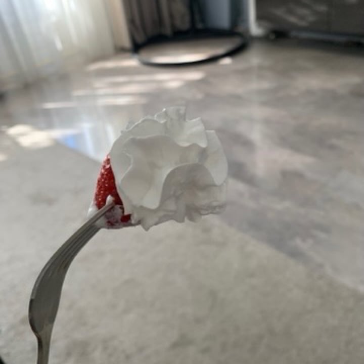 photo of Albert Heijn AH Topping (Plantaardige Slagroom) shared by @mailiy on  22 Apr 2020 - review