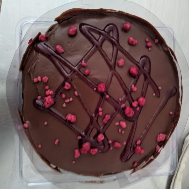 photo of Woolworths (Australia) Chocolate cake shared by @ariellevegan on  26 Sep 2021 - review