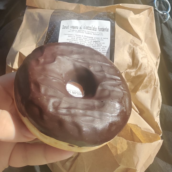 photo of Lidl donut vegan con cioccolato fondente shared by @serenasofia on  04 Aug 2022 - review