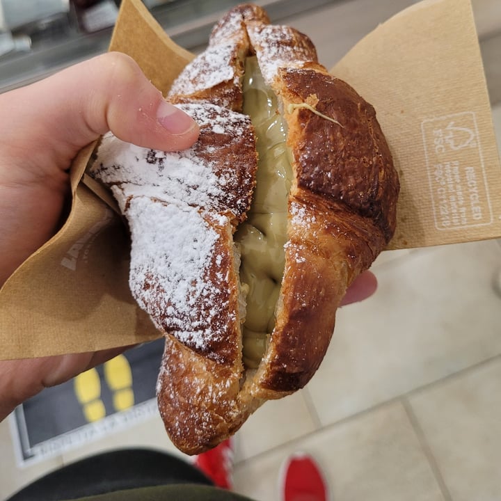 photo of Vegustibus Cornetto al Pistacchio shared by @rockyezaira13 on  09 Apr 2022 - review