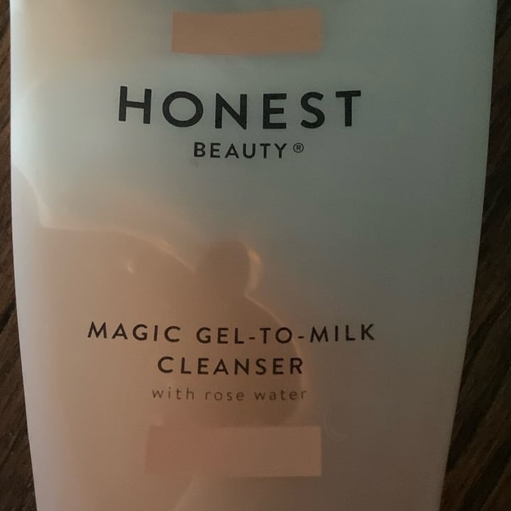 review photo of The Honest Company cleanser shared by @julianabee on 10 May 2022 - review
