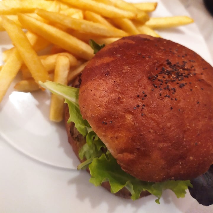 photo of La Gasthaus Bistrot Vegan burger shared by @dany82 on  01 Mar 2022 - review