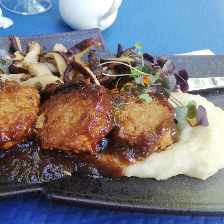 photo of Hakuna Matata Veggie No rabo de toro shared by @grumpyvegan on  03 Oct 2020 - review