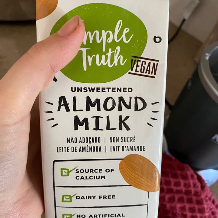photo of Simple Truth Almond Milk shared by @georgina98 on  02 Aug 2020 - review