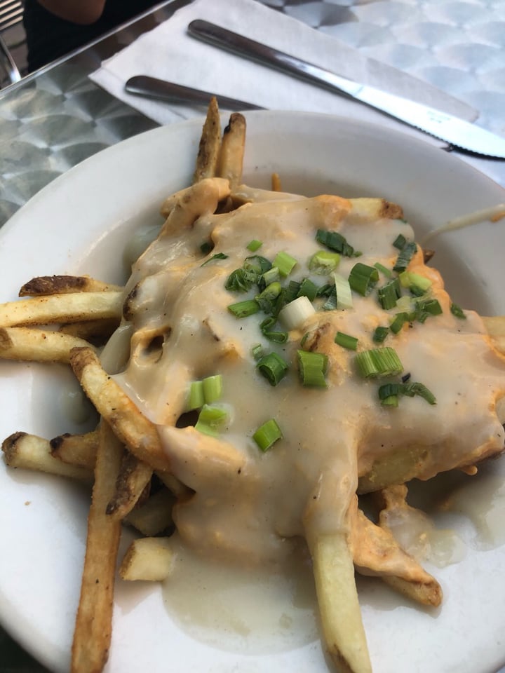 photo of Veggie Galaxy Vegan Poutine shared by @jkoury on  03 Oct 2019 - review